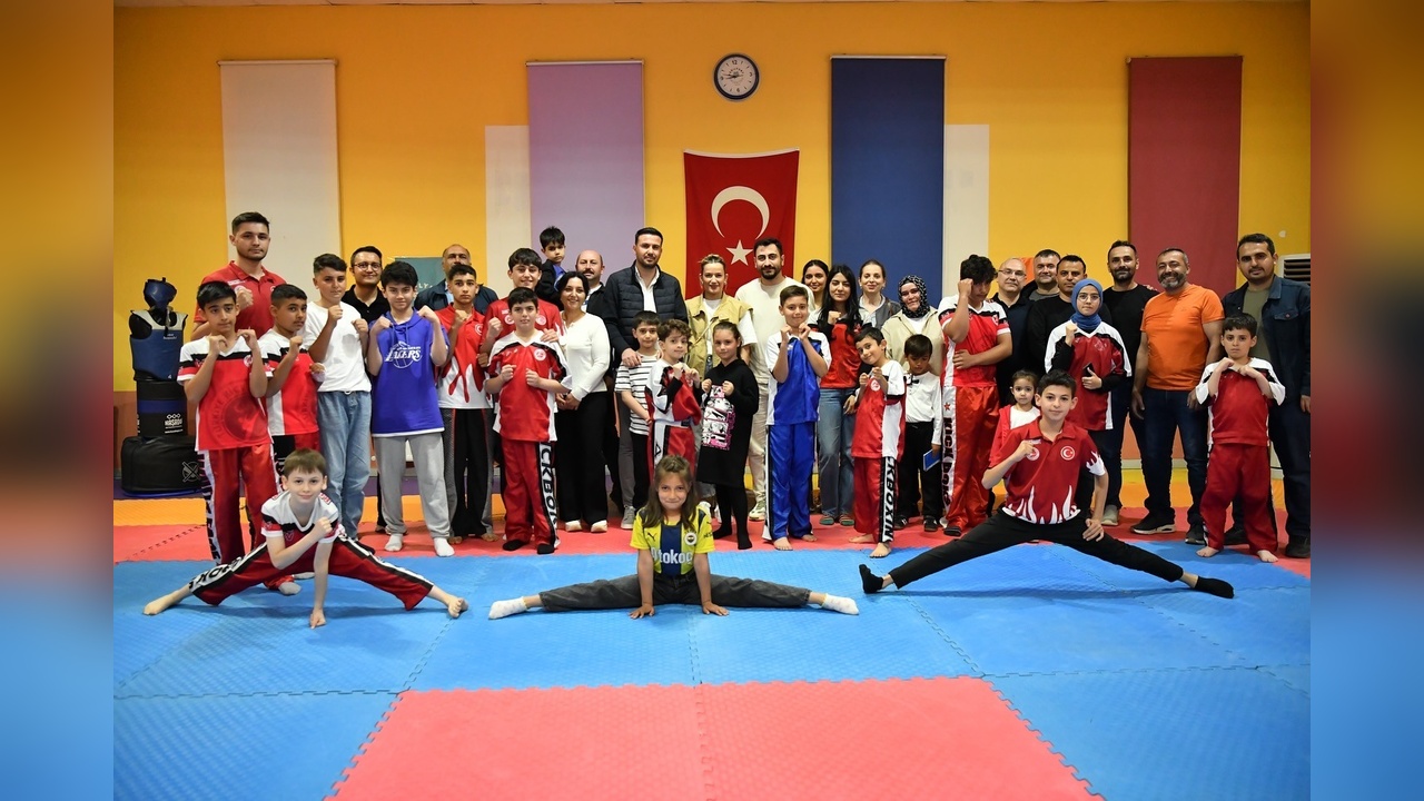 Milli Boksör Hatice Akbaş Genç Sporcularla Deneyimlerini Paylaştı