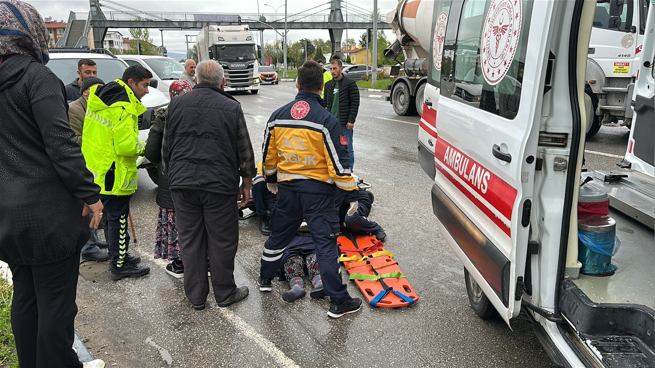 Üstgeçit Yerine Çevreyolunu Kullanan Yaya Otomobil Çarpmasıyla Yaralandı