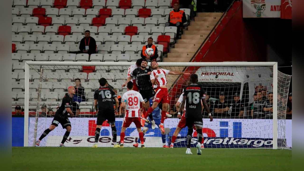 Antalyaspor, Konyaspor'u 1-0 Mağlup Ederek Kritik Üç Puanı Aldı
