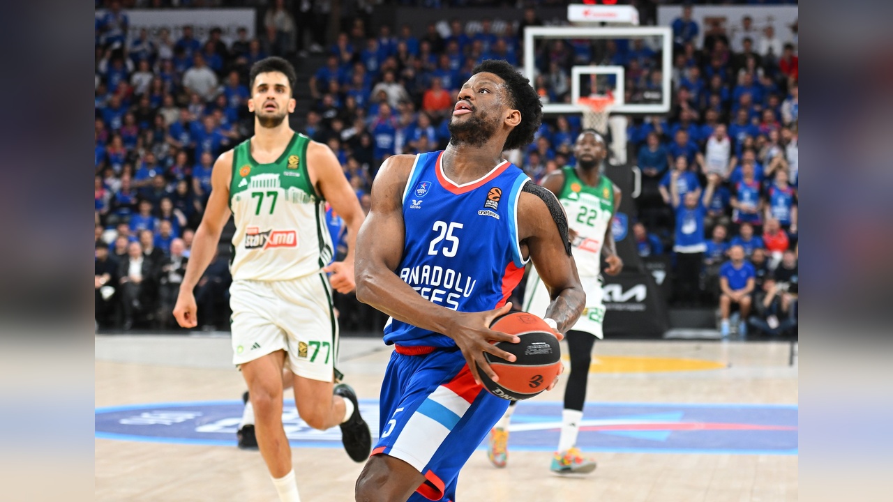 Anadolu Efes, Panathinaikos'u Zorlu Mücadelede 85-82 Yendi