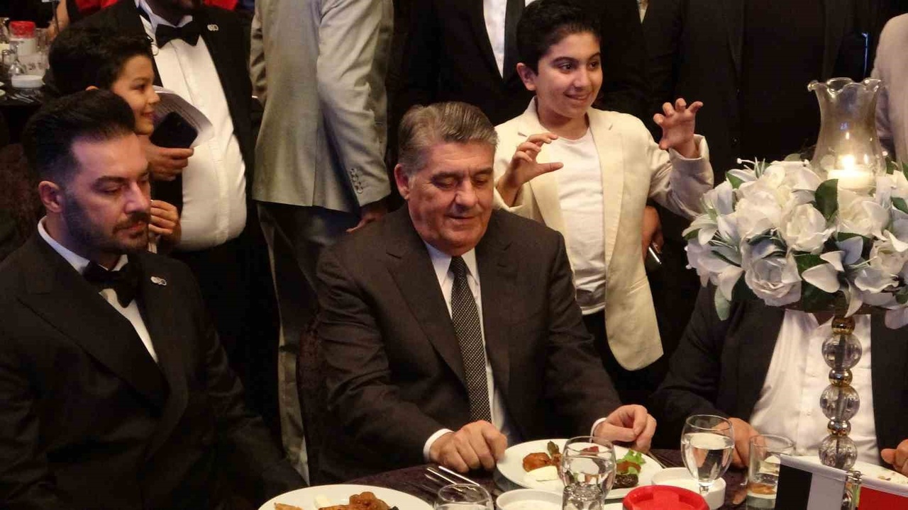 Serdal Adalı Malatya’da Düzenlenen Moral Gecesinde Yer Aldı