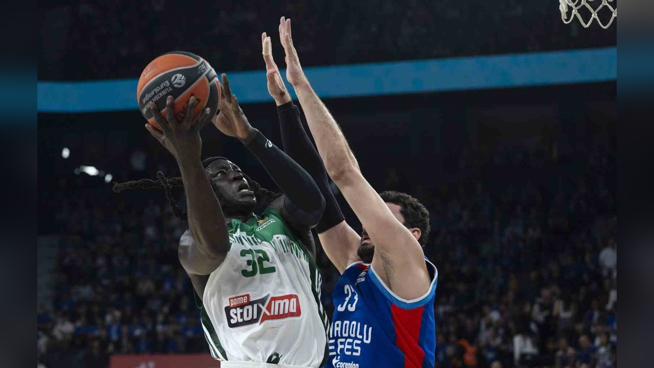 Anadolu Efes, Panathinaikos'u Zorlu Mücadelede 85-82 Yendi