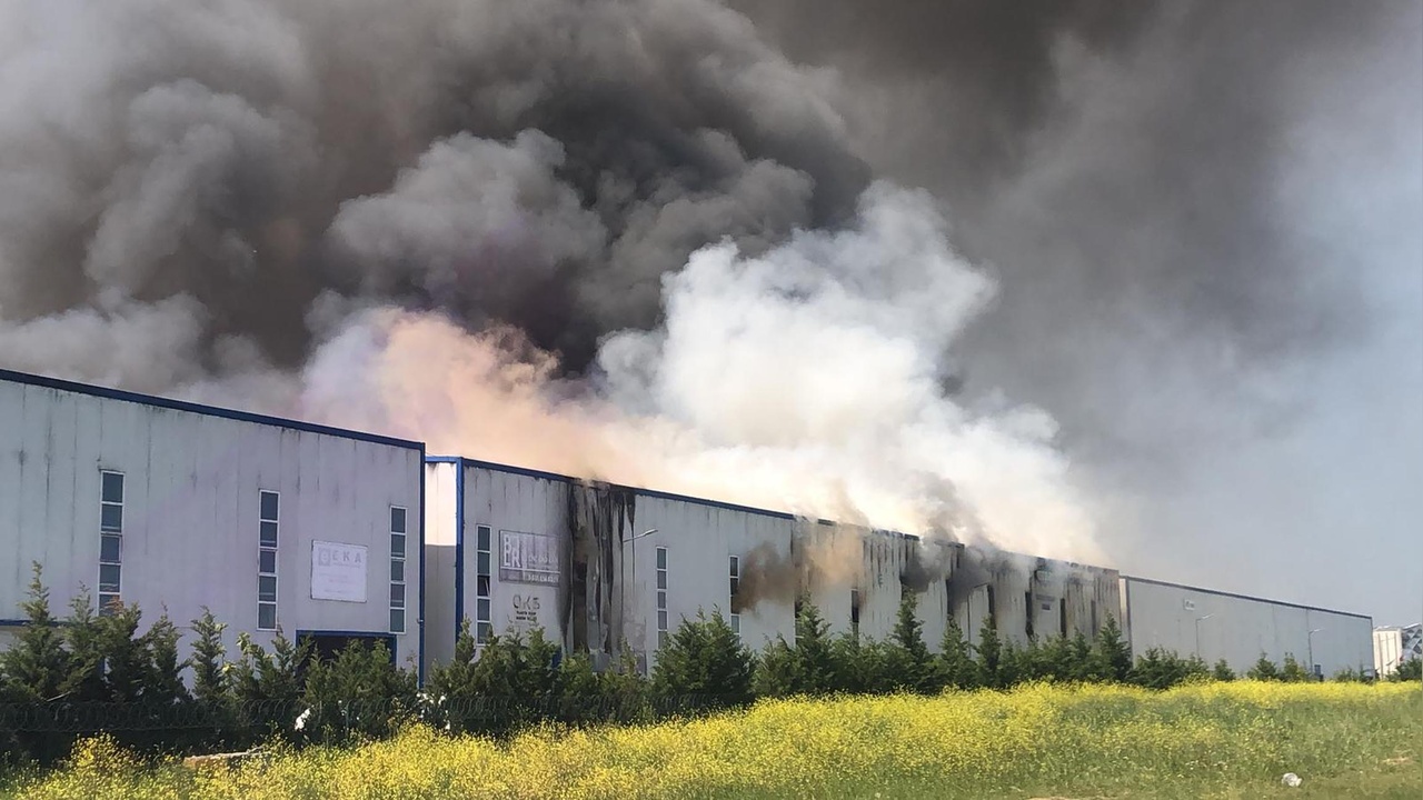 Tekirdağ'da Fabrika Yangını Korkuttu