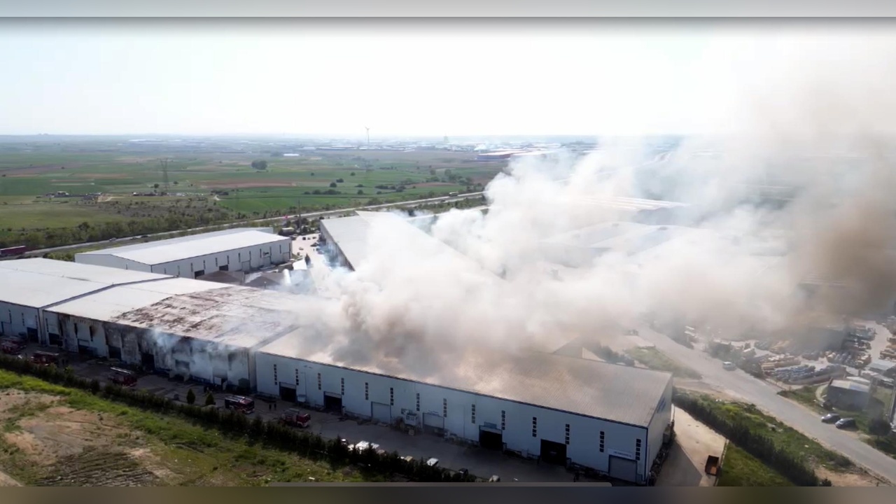 Tekirdağ'da Çıkan Fabrika Yangını Kontrol Altına Alındı