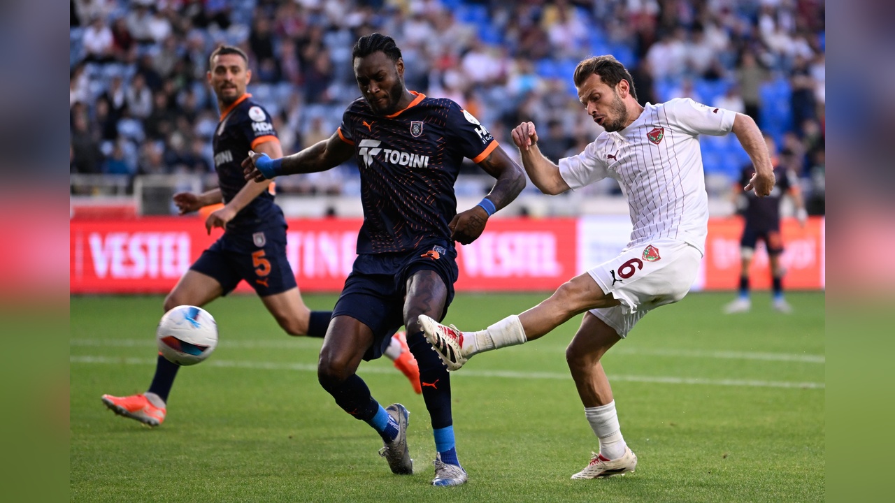Başakşehir, Hatayspor'u 4-2 Mağlup Ederek Önemli Bir Galibiyet Aldı