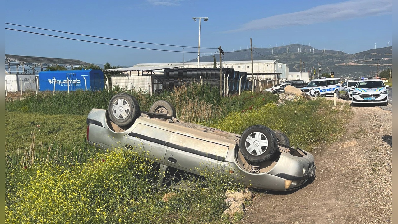 Gaziantep’te Şarampole Devrilen Otomobilde 4 Kişi Yaralandı