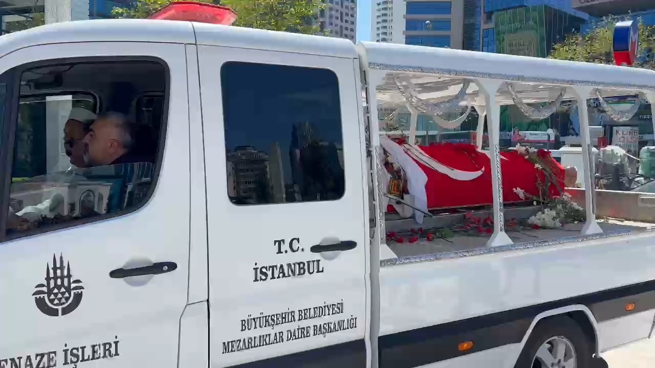 Sırrı Süreyya Önder'in Cenazesi Barbaros Camii'ne Getirildi