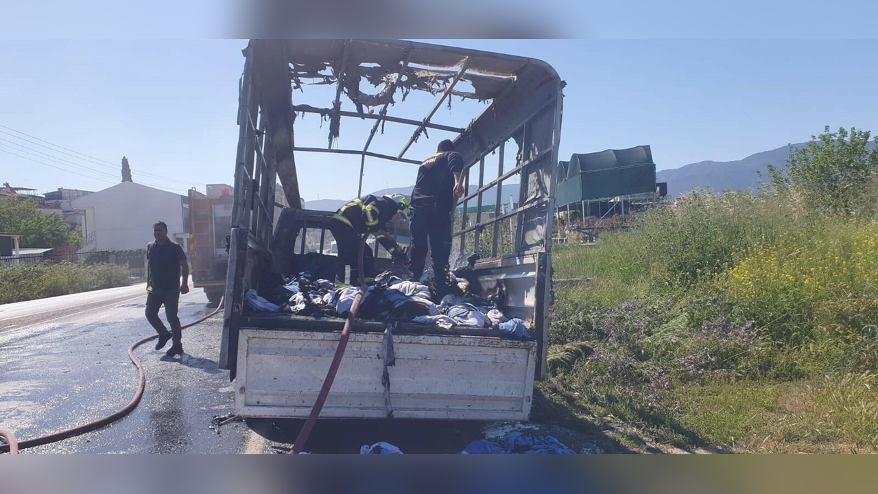 Aydın'da Seyir Halindeki Kamyonet Alev Topuna Döndü