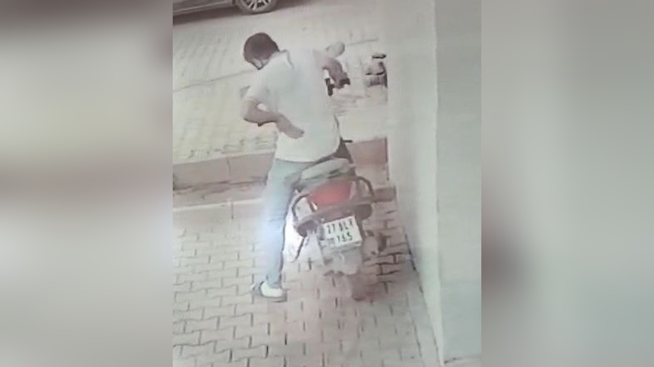 Gaziantep'te Motosiklet Hırsızlığı Güvenlik Kamerasına Yansıdı