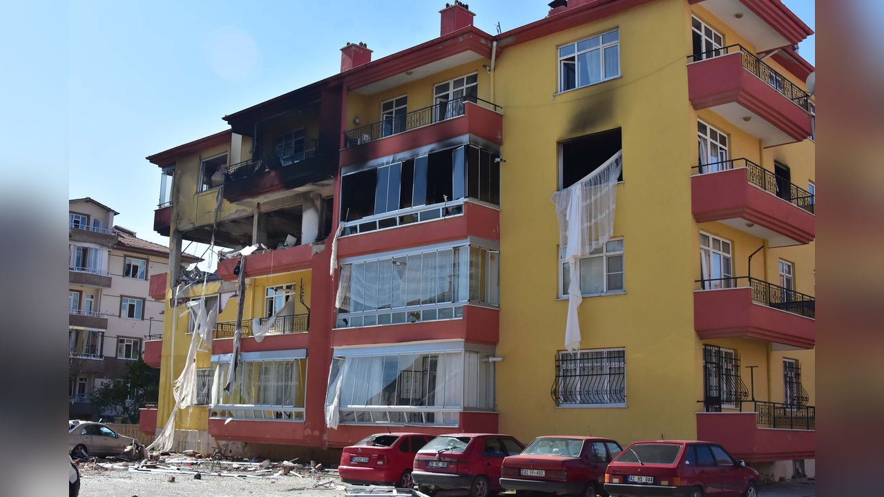Doğal Gaz Borusu Kesilmesi Apartmanda Patlamaya Yol Açtı