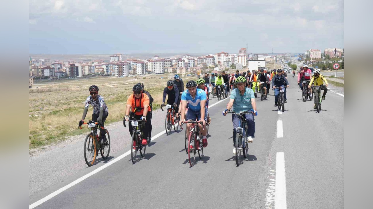 Niğde Tarihi Rotasında Binlerce Sporcu Bisiklet Sürerek Rekor Kırdı