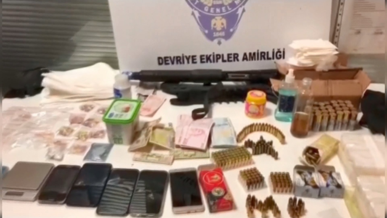 Sultangazi'de Kaportacıya Düzenlenen Uyuşturucu Operasyonunda 2 Kişi Yakalandı