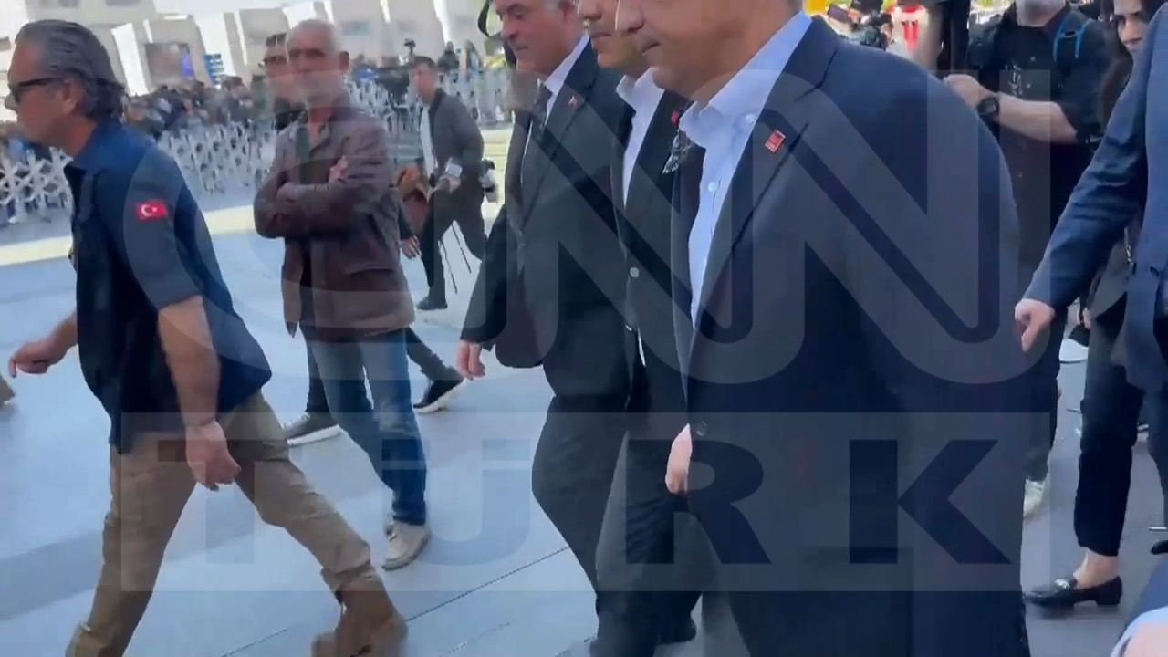 İstanbul'da Özel'e Yumruklu Saldırının Öncesi Kameralara Yansıdı
