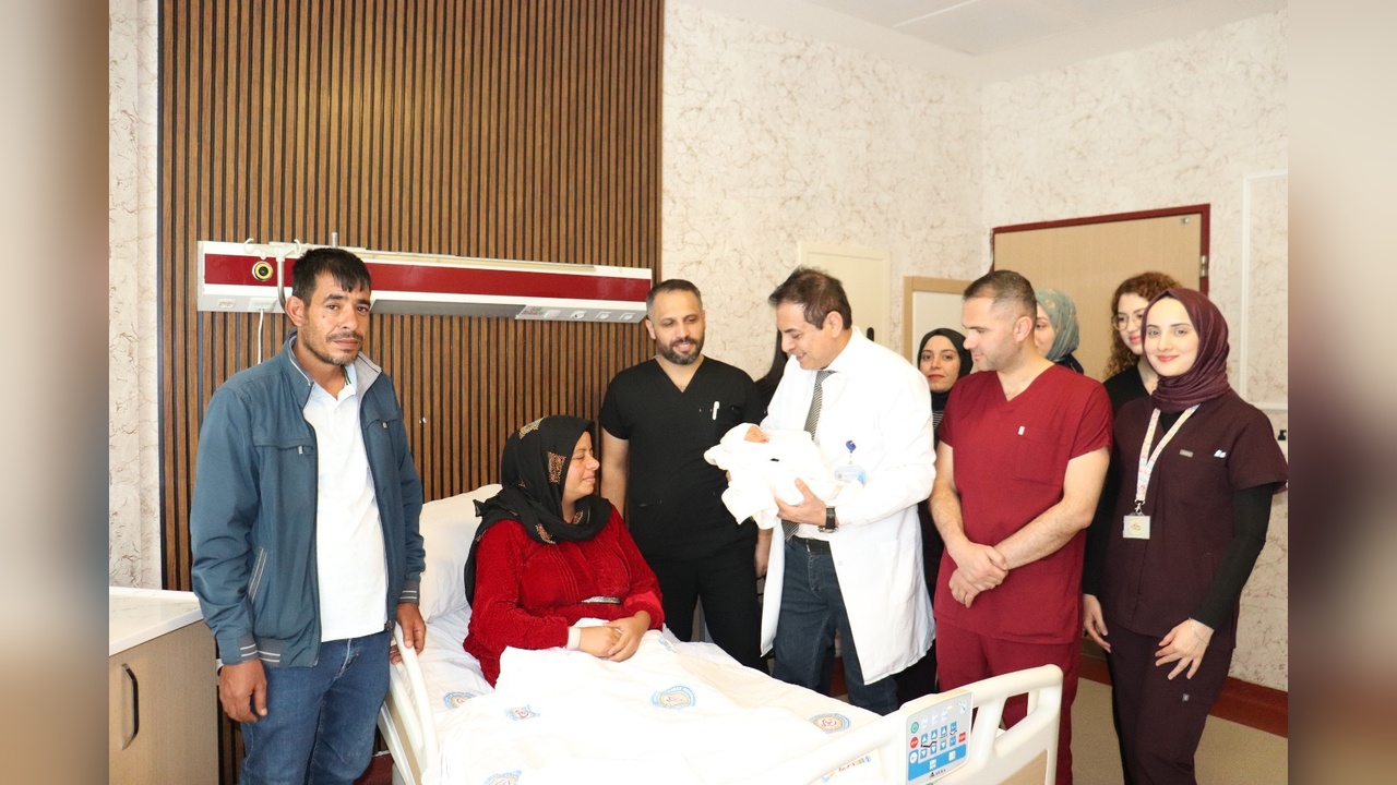 15 Yıl Sonra Bebek Sahibi Olan Çift, Doktorlarının Adını Verdi
