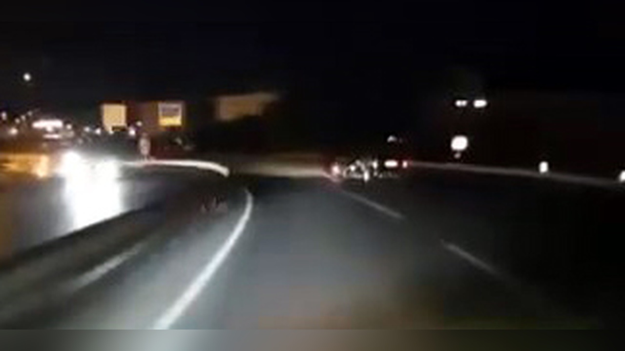 Avcılar'da Otomobilin Çarptığı Motosikletli Kaza Anında Ağır Yaralandı