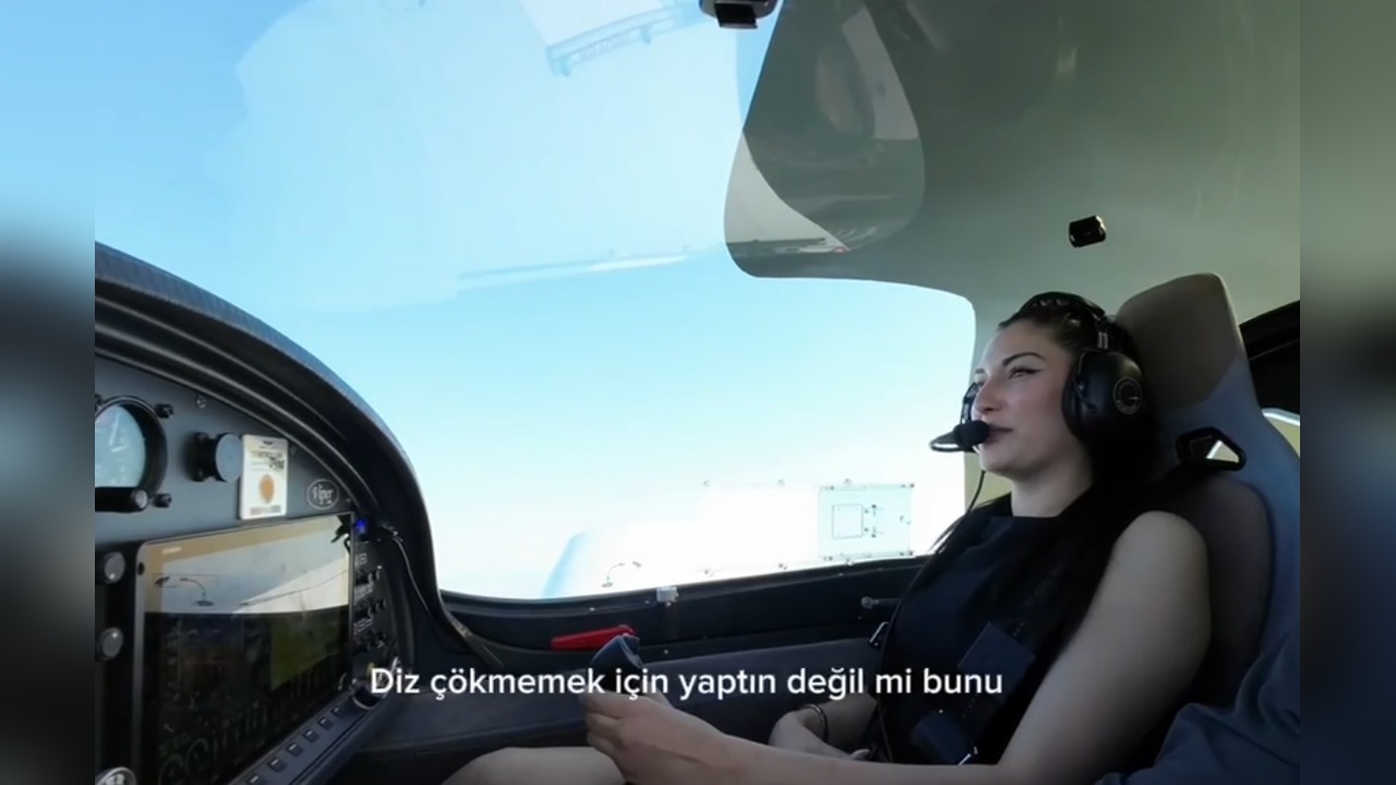 Gökyüzünde Telsizle Evlilik Teklifi Anı Kamerada