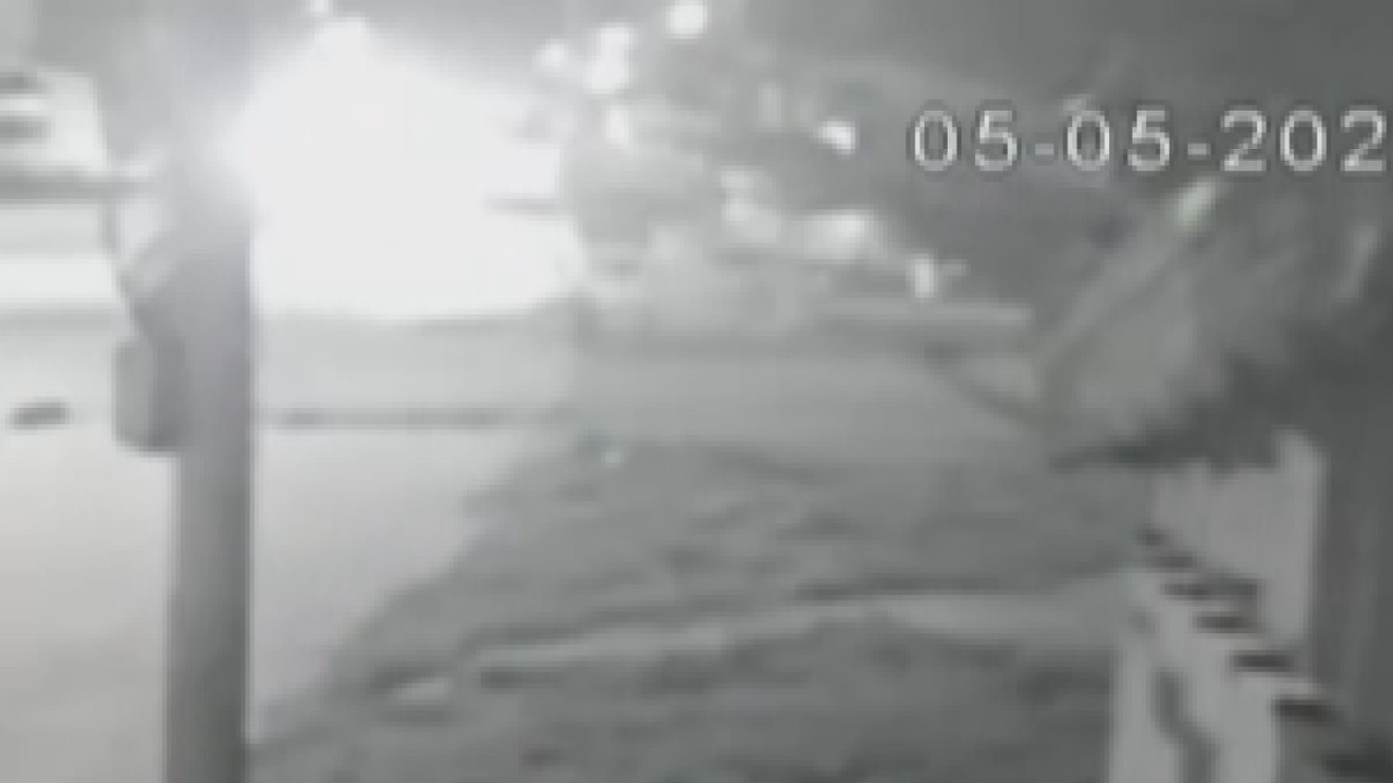 Arnavutköy'de Bekçiye Çarpan Araç Şantiyeye Uçtu: İki Kişi Yaralandı