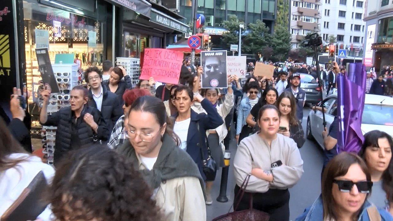 Şişli’de Kadınlar Bahar Aksu İçin Yürüyüş Düzenledi