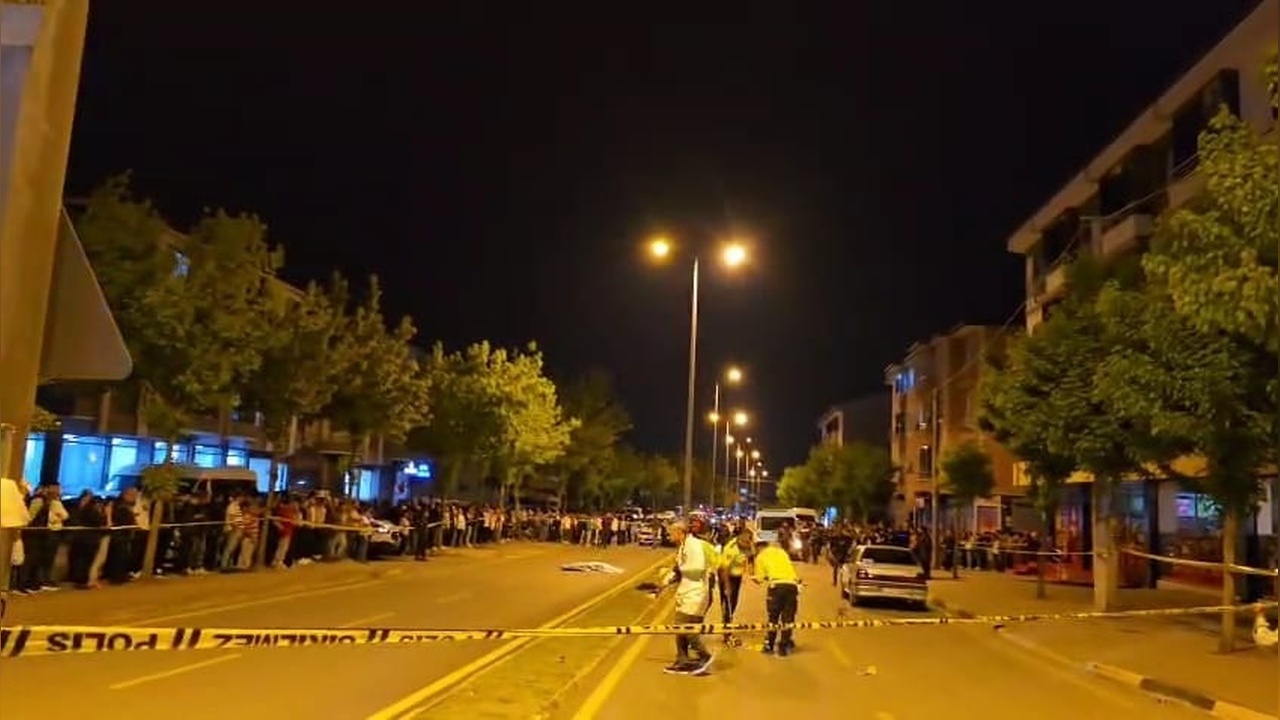 İki Kadın Otomobil Çarpması Sonrası Hayatını Kaybetti