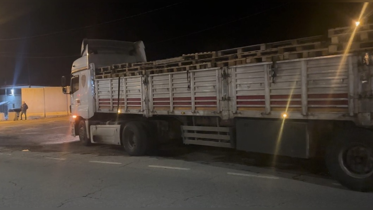 TIR'ın dorsesinde 42 kaçak göçmen bulundu