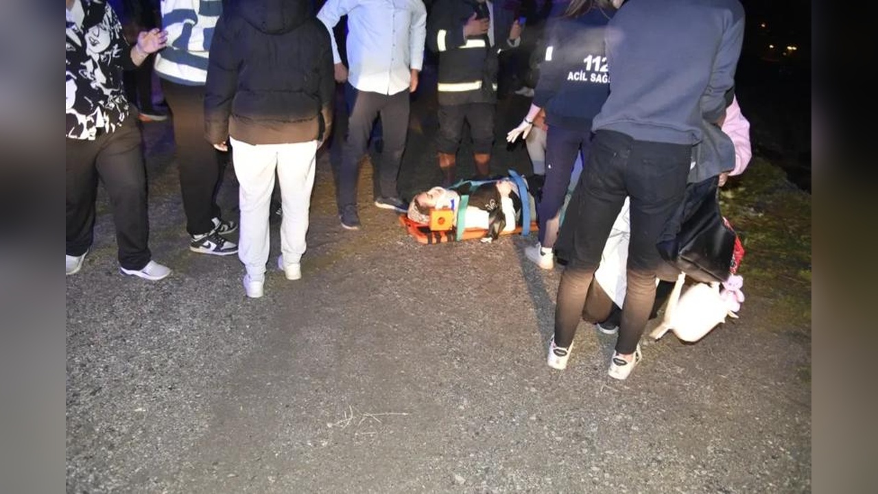 Gümüşhane'de otomobillerin çarpışması sonucu 11 kişi yaralandı