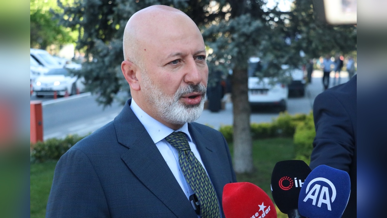 Kayseri'de domates fidesi dağıtımında uzun kuyruklar oluştu