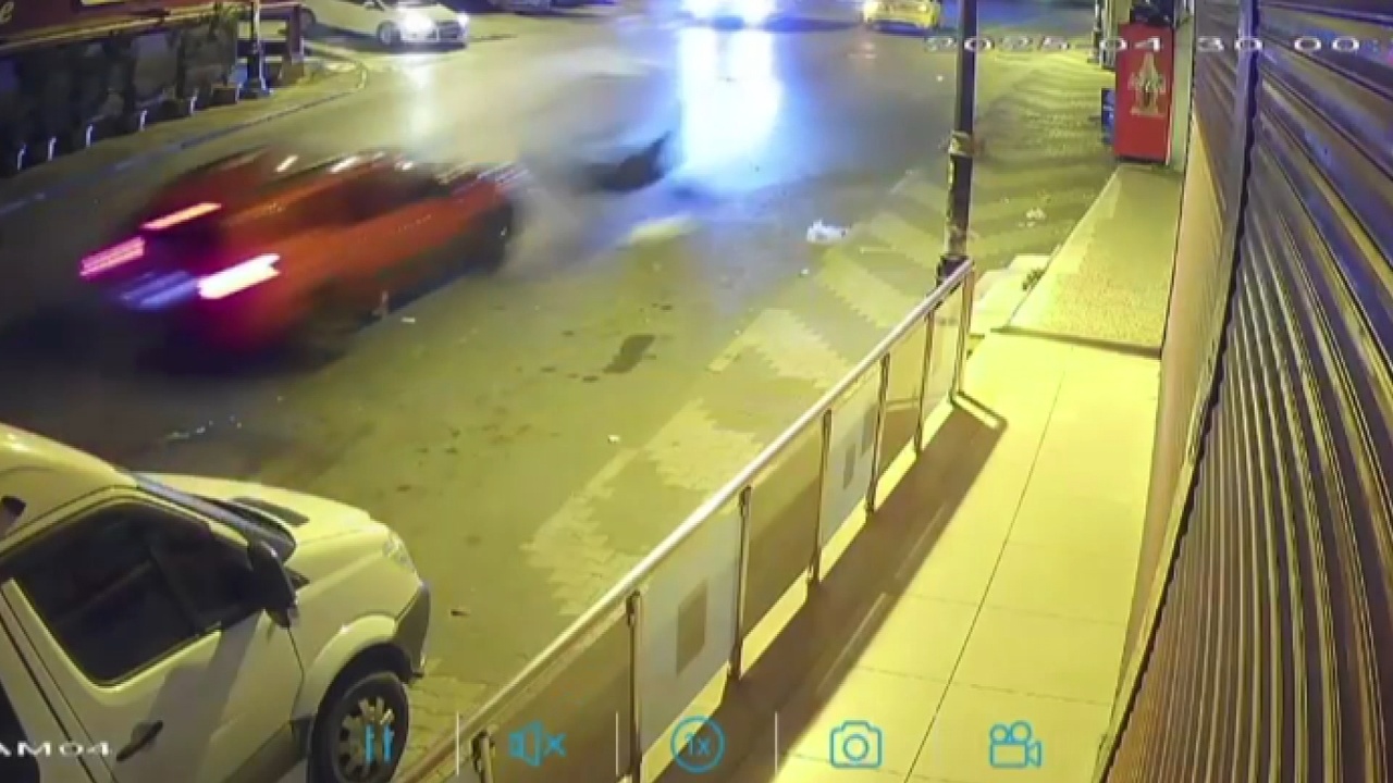 İstanbul'da Maltepe'de yolun karşısına geçmek isteyen kişiye otomobil çarptı