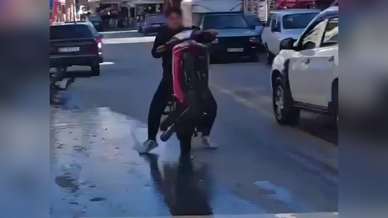 Motosikletle tek teker üzerinde giden sürücüye 41 bin lira ceza kesildi