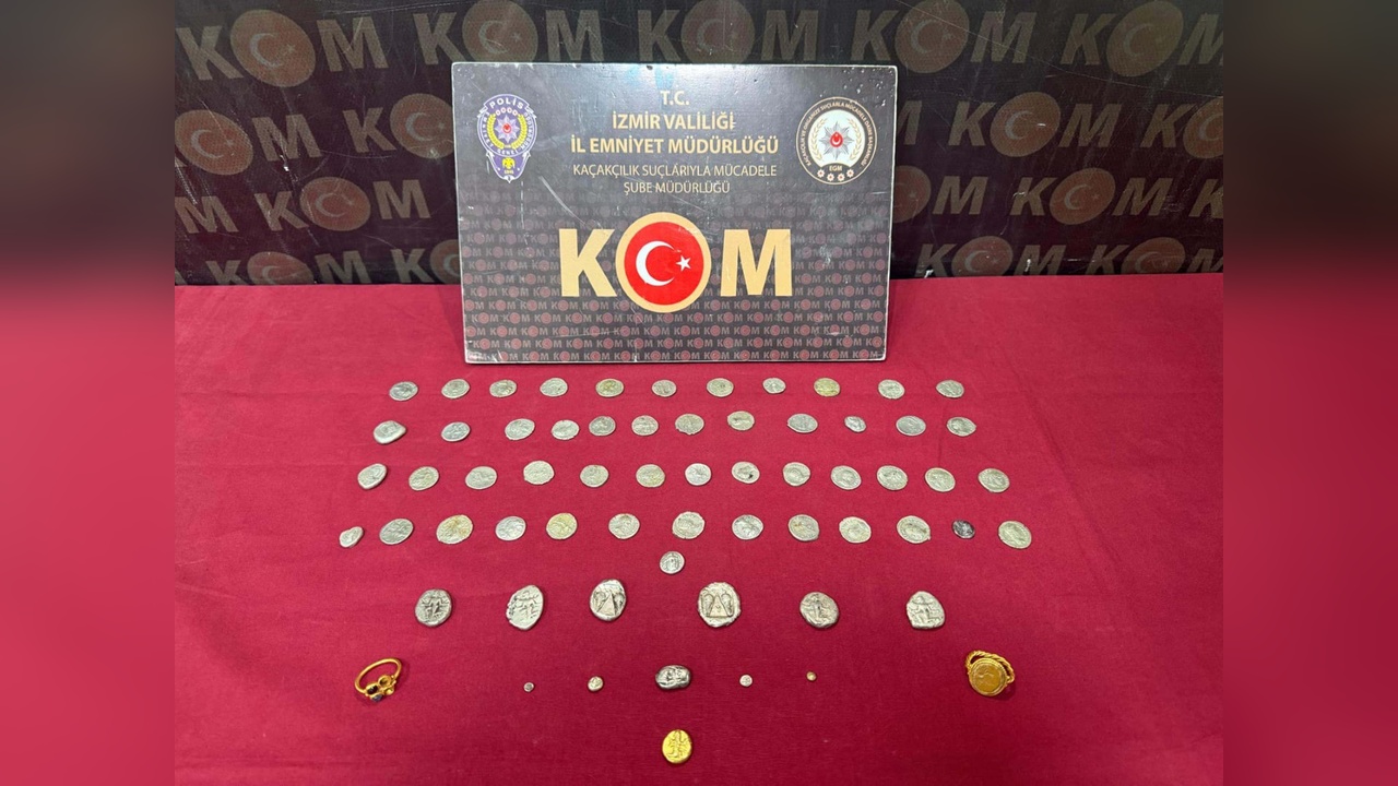 Valizde diş macunu tüplerine gizlenmiş tarihi eserler ele geçirildi