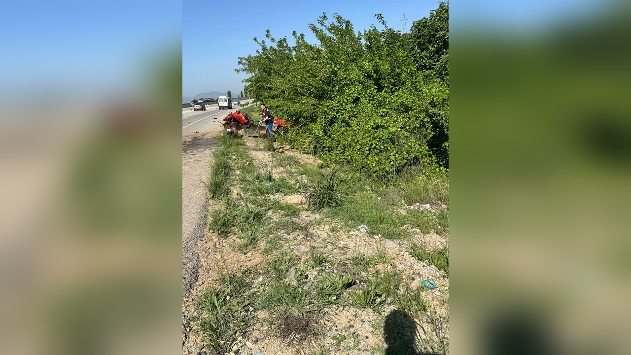 Traktör ile minibüs çarpışması sonucu 1 kişi öldü, 4 kişi yaralandı