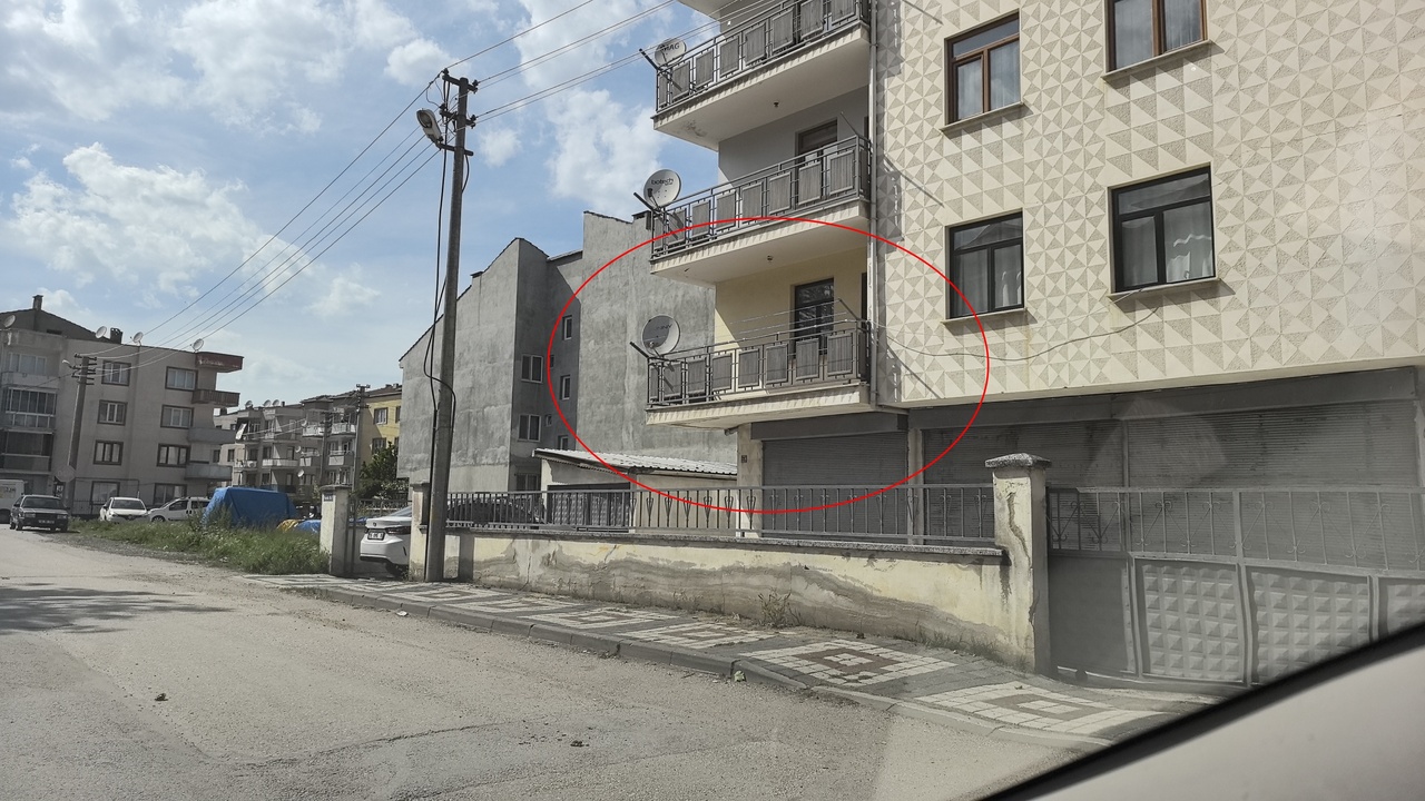 6 yaşındaki Ensar 1'inci katın balkonundan düşerek yaralandı