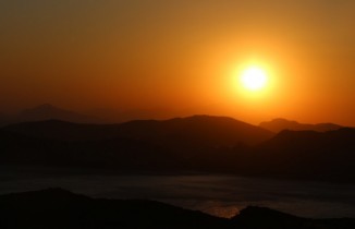 Marmaris’te gün batımı izleyenleri büyülüyor