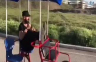 Ehliyetine el konulan fenomen bisiklete binmeye başladı