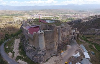 Harput Kalesi’nde restorasyon çalışmaları havadan görüntülendi