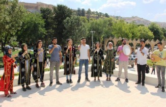 İşitme engelli genç kızın klip hayalini gerçek oldu