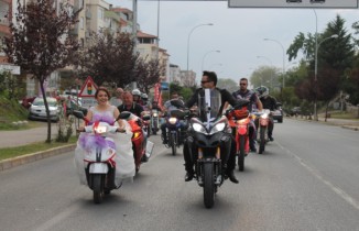10 ülke geçip Türkiye’de evlendiler