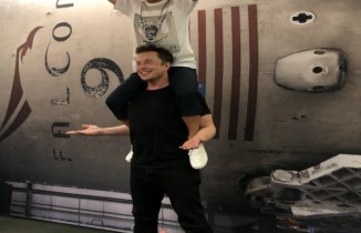 Elon Musk Ay’a yolculuğa hazırlanıyor