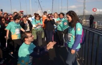 Maratonda evlilik teklifi