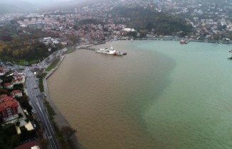 İstanbul Boğazı’na çamur aktı