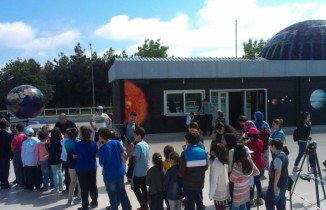 220 bin kişi uzayı izledi