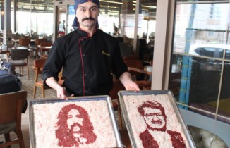 Etleri boya, tepsiyi tuval olarak kullanıyor
