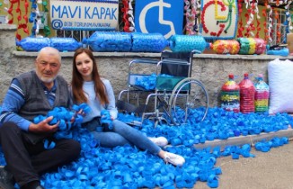 Dede-torun mavi kapaklarla 210 kişiye umut oldu