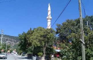 Depremde caminin minaresi kaydı