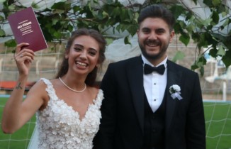 Babasının kalecilik yaptığı stadyumda dünyaevine girdi