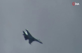 SU-35’in antrenman uçuşu nefes kesti