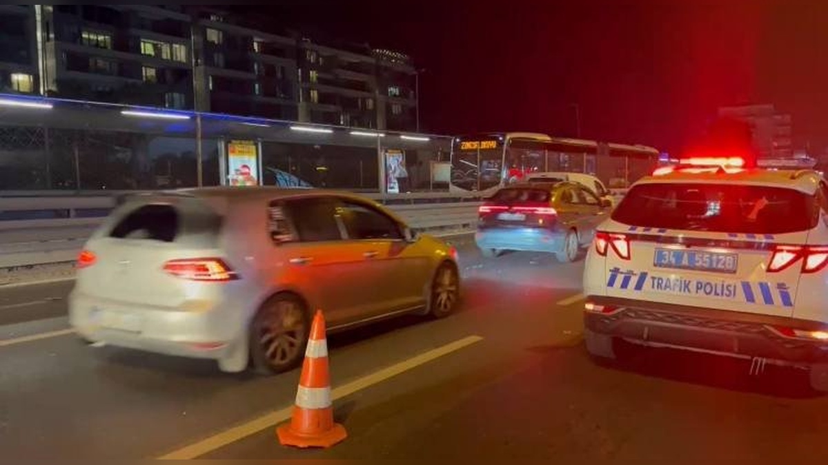Alkollü Sürücü 3 Araca Çarptı, Vatandaşlar Yakaladı