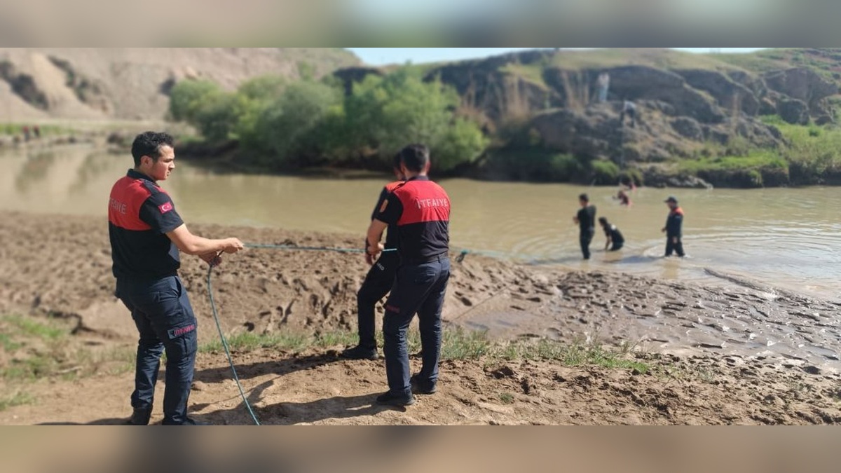 Siirt'te Kezer Çayı'nda kaybolan Mustafa Kaya (14) için arama kurtarma çalışmaları sürüyor