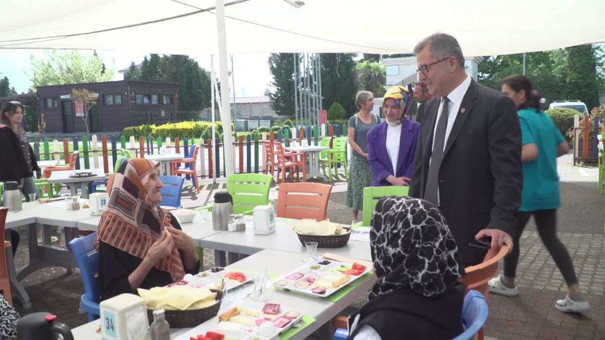 Osmangazi Belediyesi'nden Alzheimer hastalarına Anneler Günü sürprizi