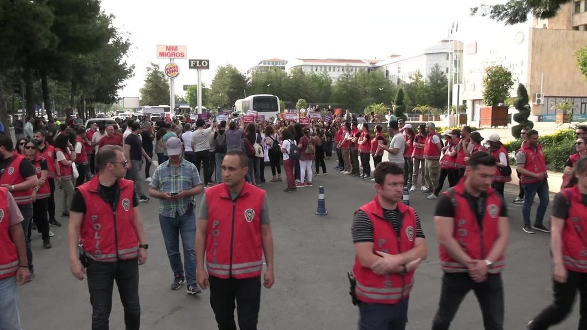 Diyarbakır'da kadınlar 'Aile Yılı' kararına tepki gösterdi