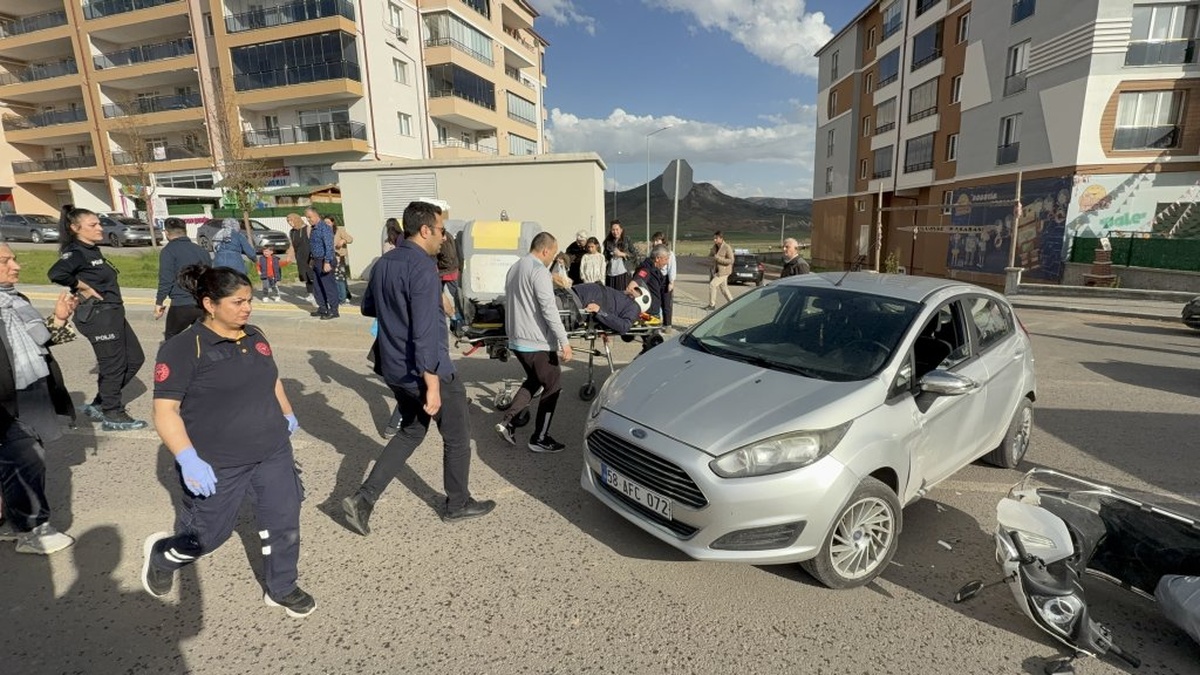 Sivas'ta polis memuru motosiklet kazası geçirdi